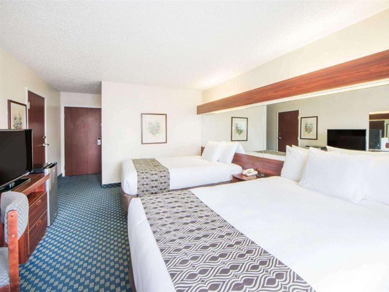 Microtel Inn & Suites By Wyndham Tulsa - Catoosa Route 66 Exterior photo