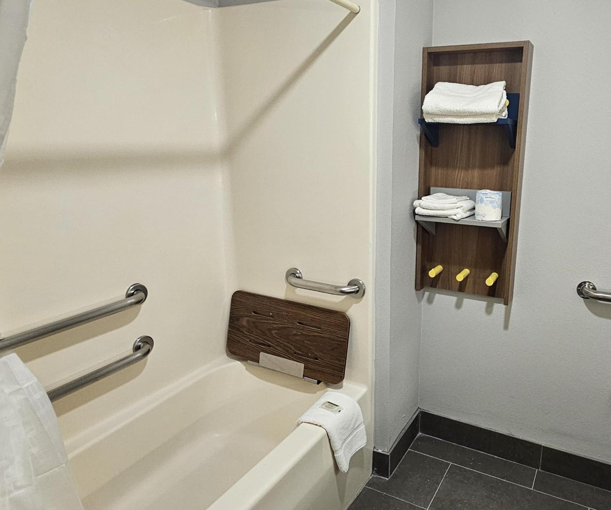 Microtel Inn & Suites By Wyndham Tulsa - Catoosa Route 66 Exterior photo