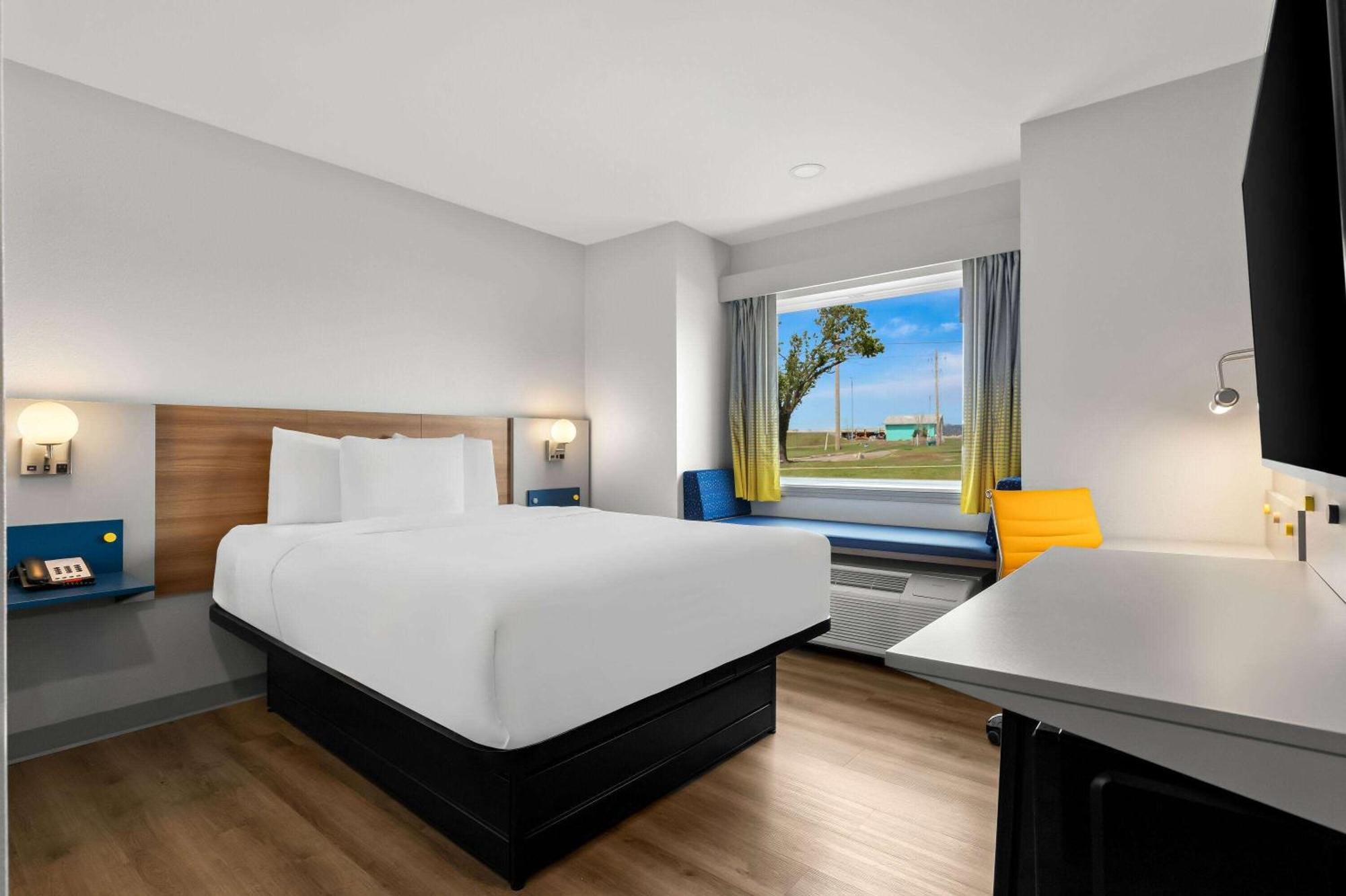 Microtel Inn & Suites By Wyndham Tulsa - Catoosa Route 66 Exterior photo